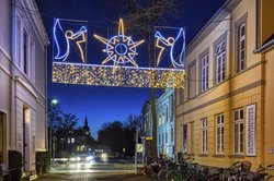 Weihnachtsbeleuchtung in der Gaststraße. Foto: Hans-Jürgen Zietz