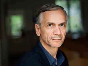 Portraitfoto des Schriftstellers Lutz Seiler (Foto: Heike Steinweg / Suhrkamp Verlag)